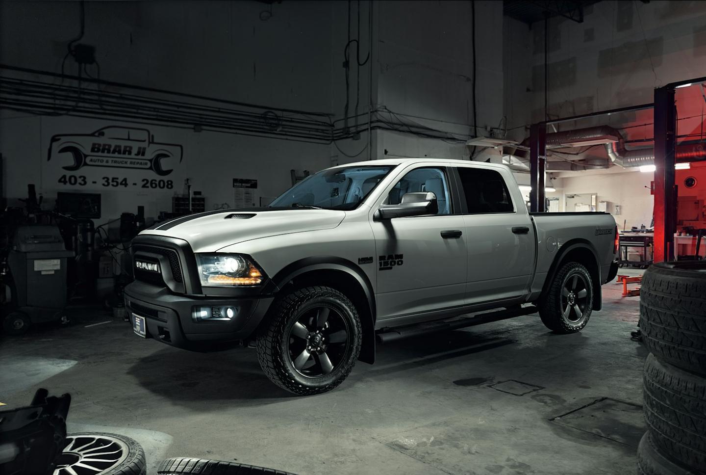 RAM 1500 Limited 5.7 V8 Hemi 4x4 Cinza
